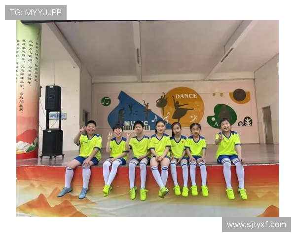 新洲区足球代表队奋勇拼搏展现团结精神助力地方体育事业发展 新洲区足球代表队奋勇拼搏展现团结精神助力地方体育事业发展