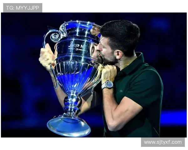 德约科维奇逆转取胜再创纪录 年终总决赛豪取冠军稳坐世界第一宝座 德约科维奇逆转取胜再创纪录 年终总决赛豪取冠军稳坐世界第一宝座