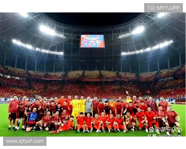 国足主场逆转取胜全场沸腾年轻球员爆发点燃球迷激情 国足主场逆转取胜全场沸腾年轻球员爆发点燃球迷激情