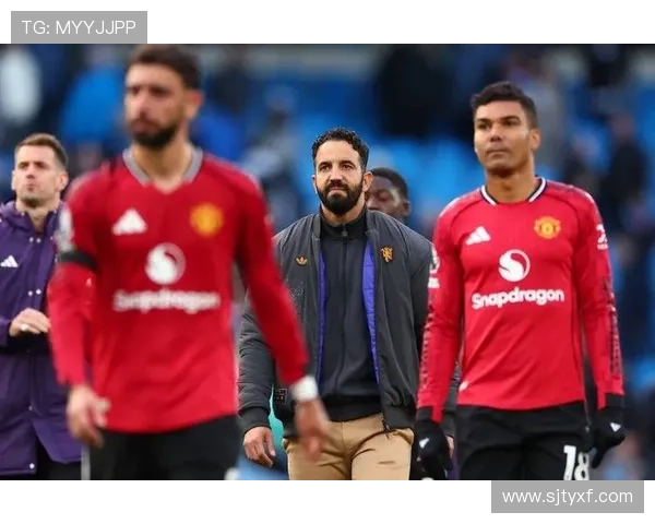 曼联主帅调整战术布局全力冲击前四引发球迷热议与媒体持续关注 曼联主帅调整战术布局全力冲击前四引发球迷热议与媒体持续关注