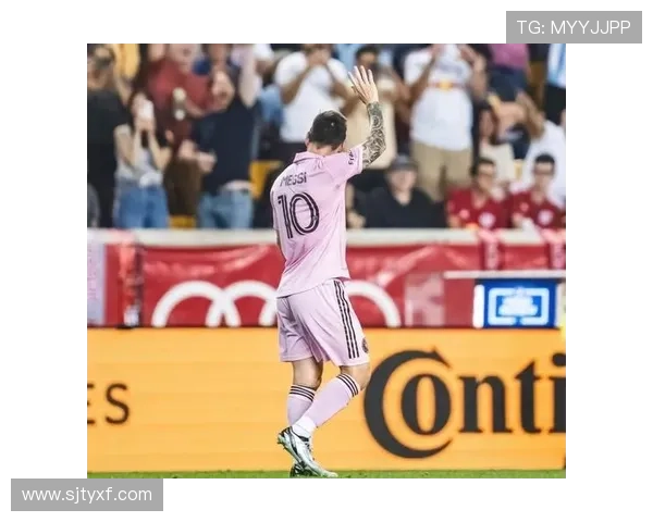 梅西加盟国际米兰迅速融入球队 展现出色竞技状态引发球迷热议 梅西加盟国际米兰迅速融入球队 展现出色竞技状态引发球迷热议